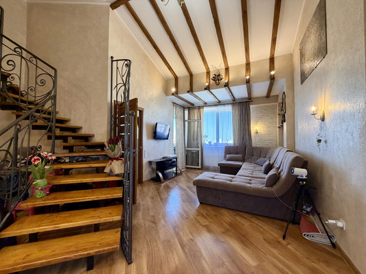 Продам трехкомнатную (3-комн.) квартиру, Камская ул, 31, Симферополь г