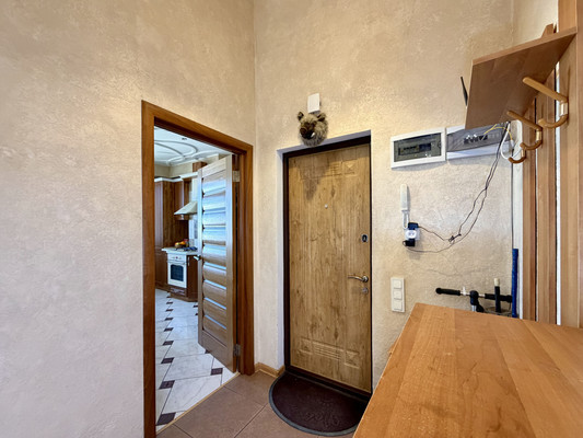 Продам трехкомнатную (3-комн.) квартиру, Камская ул, 31, Симферополь г