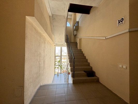 Продам трехкомнатную (3-комн.) квартиру, Камская ул, 31, Симферополь г