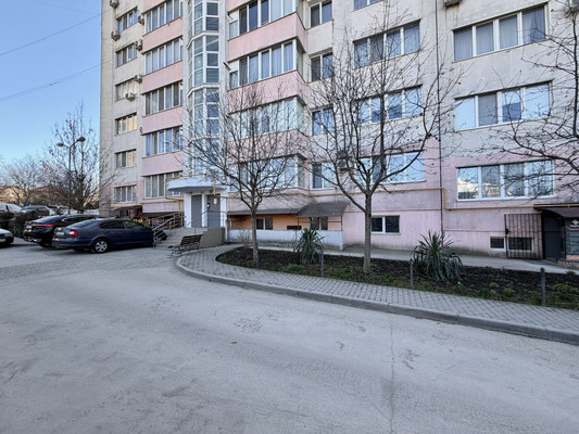 Продам трехкомнатную (3-комн.) квартиру, Камская ул, 31, Симферополь г