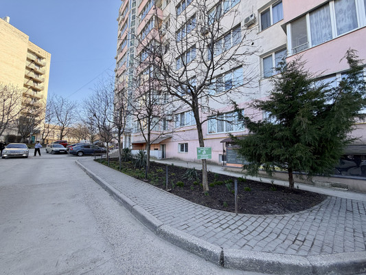 Продам трехкомнатную (3-комн.) квартиру, Камская ул, 31, Симферополь г