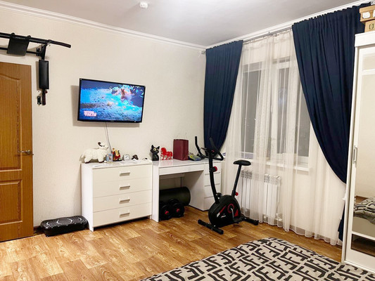 Продам двухкомнатную (2-комн.) квартиру, Индустриальная ул, 28к1, Симферополь г