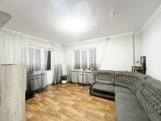 Продам двухкомнатную (2-комн.) квартиру, Индустриальная ул, 28к1, Симферополь г