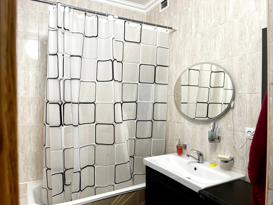 Продам двухкомнатную (2-комн.) квартиру, Индустриальная ул, 28к1, Симферополь г