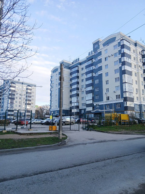 Продам двухкомнатную (2-комн.) квартиру, Индустриальная ул, 28к1, Симферополь г