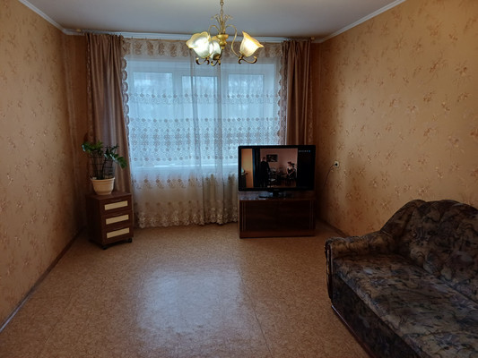 Продам трехкомнатную (3-комн.) квартиру, Коровникова ул, 1/53, Великий Новгород г