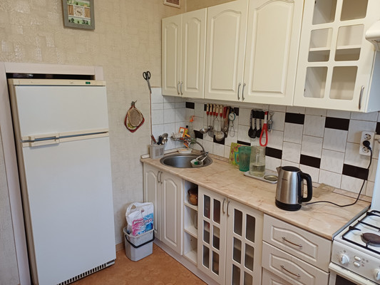 Продам трехкомнатную (3-комн.) квартиру, Коровникова ул, 1/53, Великий Новгород г