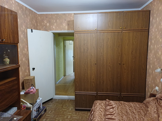 Продам трехкомнатную (3-комн.) квартиру, Коровникова ул, 1/53, Великий Новгород г