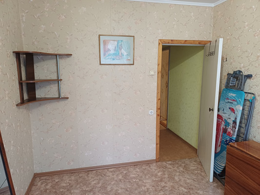 Продам трехкомнатную (3-комн.) квартиру, Коровникова ул, 1/53, Великий Новгород г