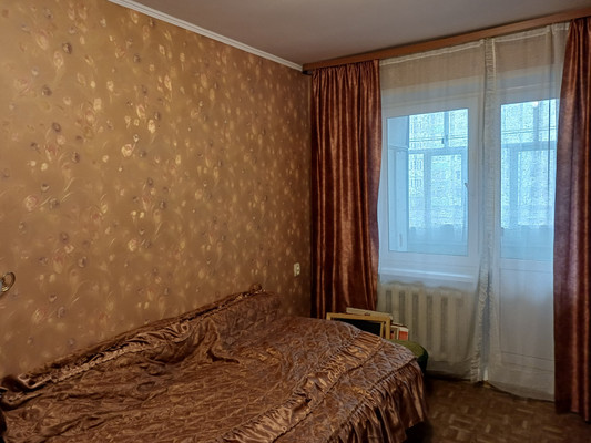 Продам трехкомнатную (3-комн.) квартиру, Коровникова ул, 1/53, Великий Новгород г