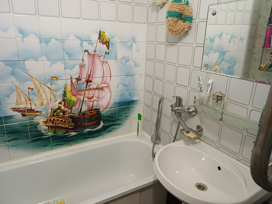 Продам трехкомнатную (3-комн.) квартиру, Коровникова ул, 1/53, Великий Новгород г