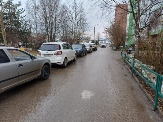 Продам трехкомнатную (3-комн.) квартиру, Коровникова ул, 1/53, Великий Новгород г