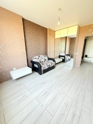 Продам двухкомнатную (2-комн.) квартиру, Батуринская ул, 18к1014, Краснодар г