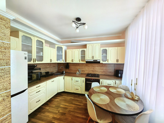 Продам трехкомнатную (3-комн.) квартиру, Карла Маркса ул, 63, Ишим г