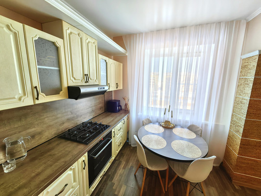 Продам трехкомнатную (3-комн.) квартиру, Карла Маркса ул, 63, Ишим г