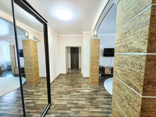 Продам трехкомнатную (3-комн.) квартиру, Карла Маркса ул, 63, Ишим г