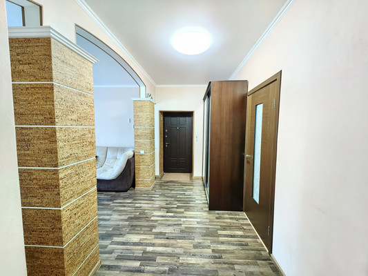 Продам трехкомнатную (3-комн.) квартиру, Карла Маркса ул, 63, Ишим г