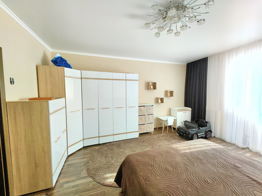 Продам трехкомнатную (3-комн.) квартиру, Карла Маркса ул, 63, Ишим г