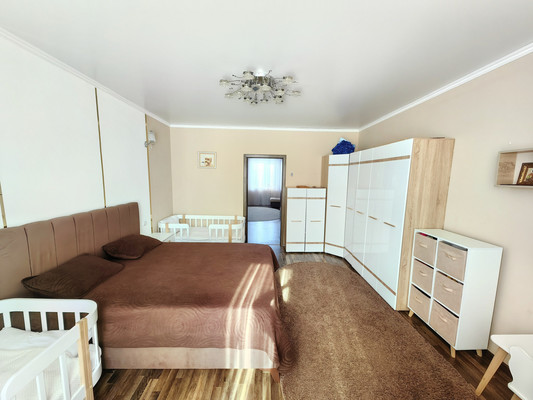 Продам трехкомнатную (3-комн.) квартиру, Карла Маркса ул, 63, Ишим г