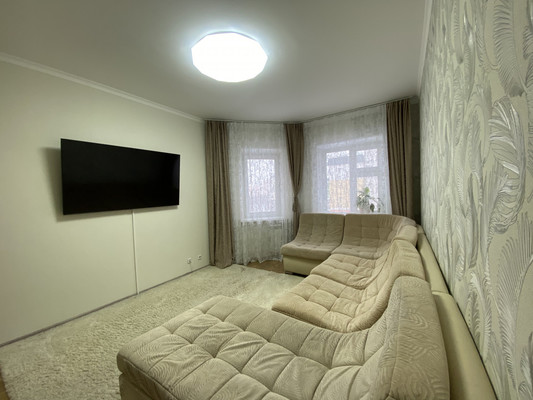 Продам трехкомнатную (3-комн.) квартиру, Омская ул, 38, Нижневартовск г