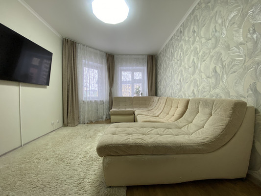 Продам трехкомнатную (3-комн.) квартиру, Омская ул, 38, Нижневартовск г