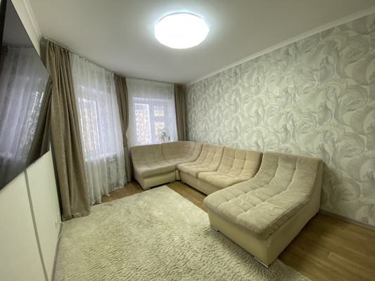 Продам трехкомнатную (3-комн.) квартиру, Омская ул, 38, Нижневартовск г