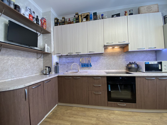 Продам трехкомнатную (3-комн.) квартиру, Омская ул, 38, Нижневартовск г