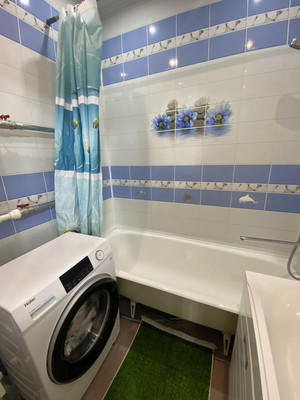 Продам трехкомнатную (3-комн.) квартиру, Омская ул, 38, Нижневартовск г