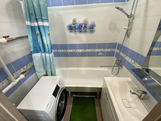 Продам трехкомнатную (3-комн.) квартиру, Омская ул, 38, Нижневартовск г