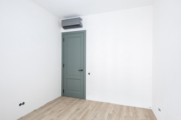 Продам трехкомнатную (3-комн.) квартиру, Малая Зеленина ул, 4, Санкт-Петербург г