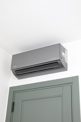 Продам трехкомнатную (3-комн.) квартиру, Малая Зеленина ул, 4, Санкт-Петербург г