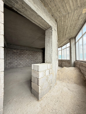 Продам трехкомнатную (3-комн.) квартиру, Толстого ул, 180кб, Нальчик г