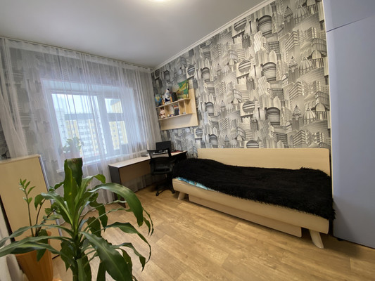 Продам трехкомнатную (3-комн.) квартиру, Омская ул, 38, Нижневартовск г