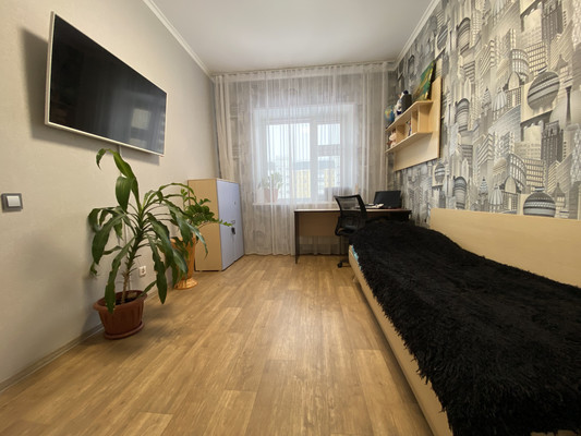 Продам трехкомнатную (3-комн.) квартиру, Омская ул, 38, Нижневартовск г