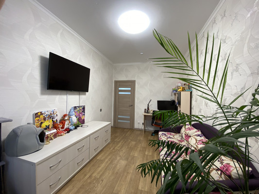 Продам трехкомнатную (3-комн.) квартиру, Омская ул, 38, Нижневартовск г