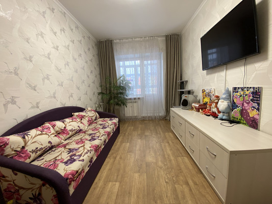 Продам трехкомнатную (3-комн.) квартиру, Омская ул, 38, Нижневартовск г