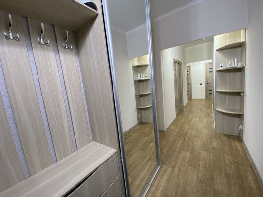 Продам трехкомнатную (3-комн.) квартиру, Омская ул, 38, Нижневартовск г