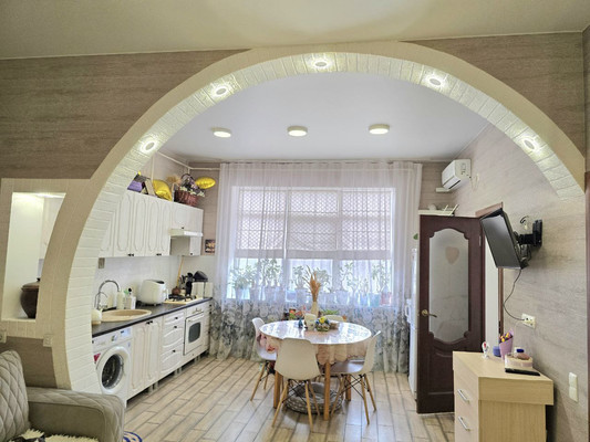 Продам двухкомнатную (2-комн.) квартиру, Балаклавская ул, 47А, Симферополь г