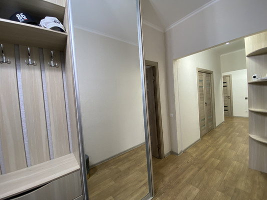 Продам трехкомнатную (3-комн.) квартиру, Омская ул, 38, Нижневартовск г