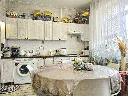 Продам двухкомнатную (2-комн.) квартиру, Балаклавская ул, 47А, Симферополь г