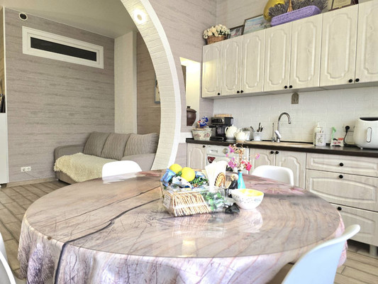 Продам двухкомнатную (2-комн.) квартиру, Балаклавская ул, 47А, Симферополь г