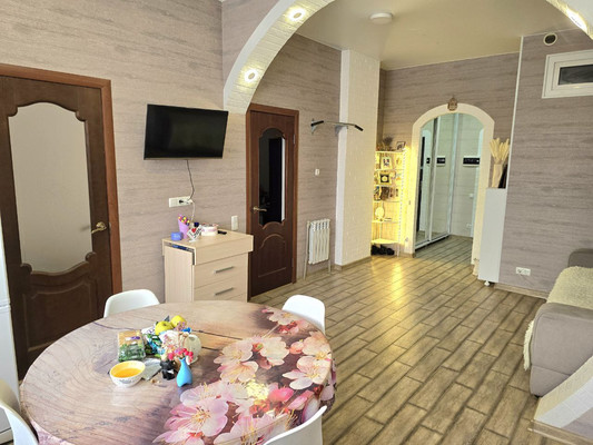 Продам двухкомнатную (2-комн.) квартиру, Балаклавская ул, 47А, Симферополь г