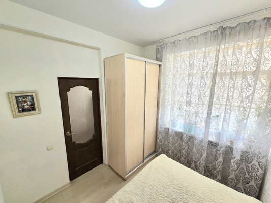 Продам двухкомнатную (2-комн.) квартиру, Балаклавская ул, 47А, Симферополь г