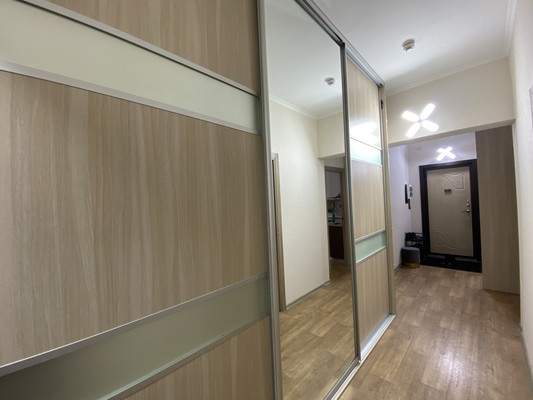 Продам трехкомнатную (3-комн.) квартиру, Омская ул, 38, Нижневартовск г