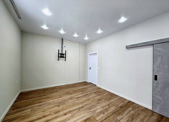 Продам коттедж, Восточная ул, 82, Ханты-Мансийск г, 0 км от города