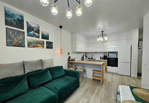 Продам двухкомнатную (2-комн.) квартиру, Строителей ул, 111, Ханты-Мансийск г