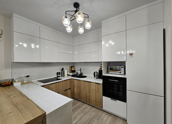 Продам двухкомнатную (2-комн.) квартиру, Строителей ул, 111, Ханты-Мансийск г