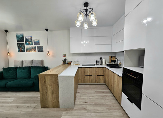 Продам двухкомнатную (2-комн.) квартиру, Строителей ул, 111, Ханты-Мансийск г