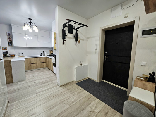 Продам двухкомнатную (2-комн.) квартиру, Строителей ул, 111, Ханты-Мансийск г