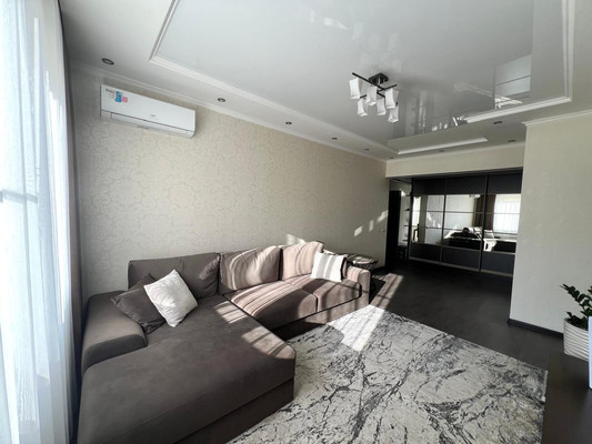 Продам трехкомнатную (3-комн.) квартиру, Южная ул, 27, Новороссийск г